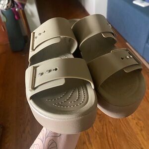 Crocs Brooklyn wedge slides